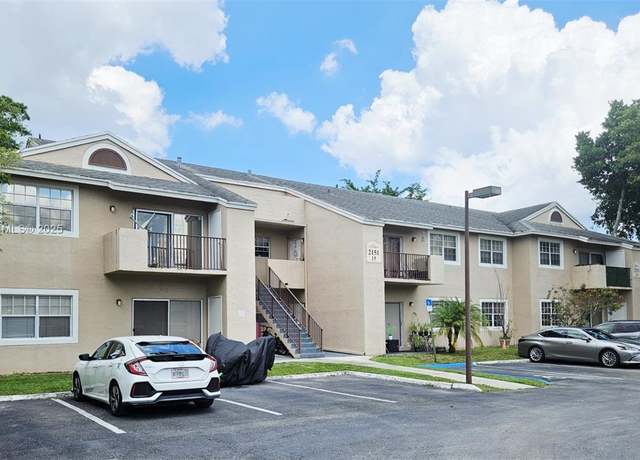 Property at 2151 NW 96 Ter Unit 15L, Pembroke Pines, FL 33024, 3 beds, 2 baths