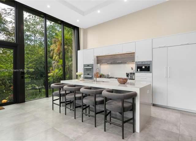 Property at 624 N Victoria Park Rd, Fort Lauderdale, FL 33304, 4 beds, 4.5 baths