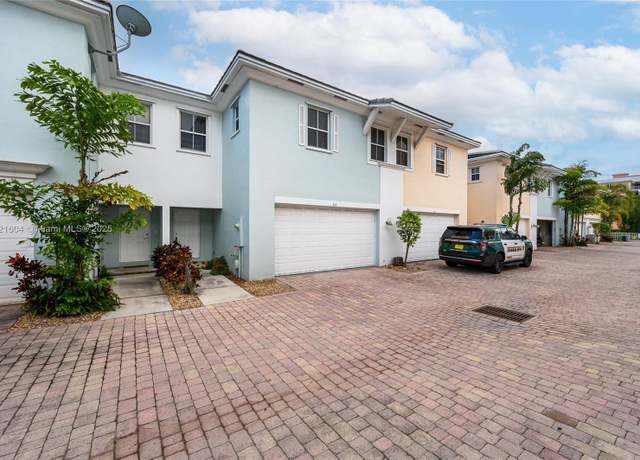 Property at 414 NE 1st Ave #414, Pompano Beach, FL 33060, 3 beds, 2 baths
