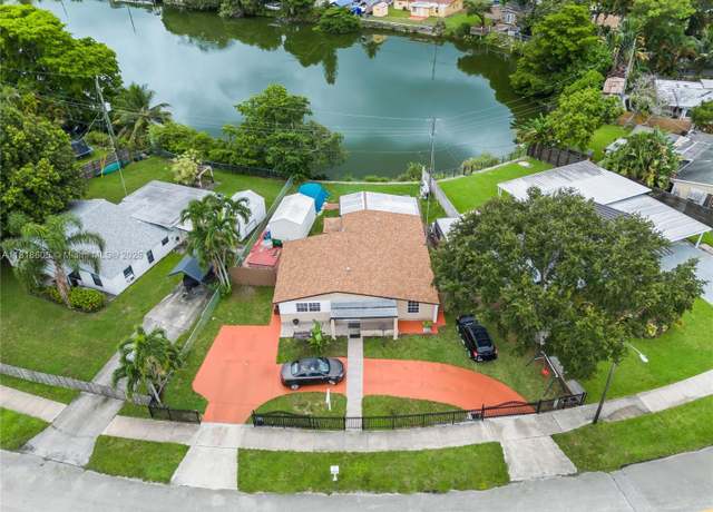 Property at 5930 N Farragut Dr, Hollywood, FL 33021, 3 beds, 2 baths