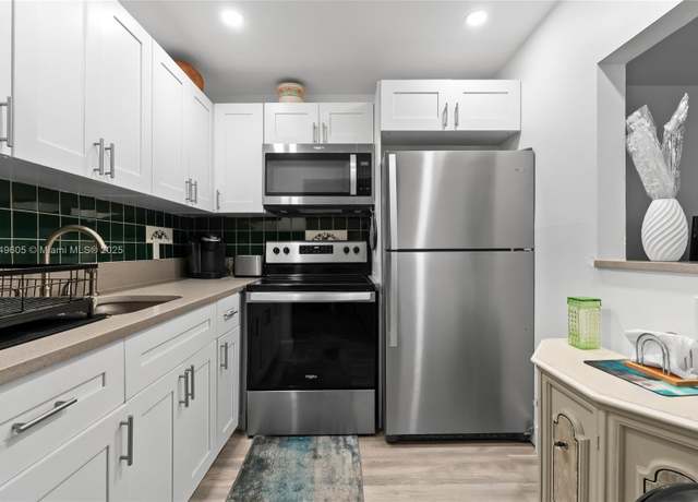Property at 275 Farnham L #275, Deerfield Beach, FL 33442, 1 bed, 1.5 baths
