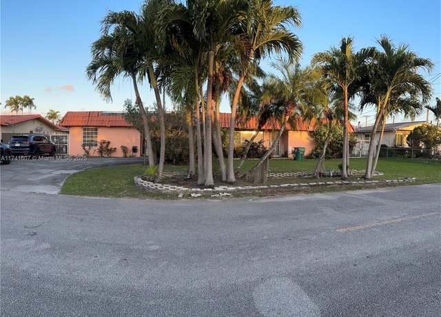 Property at 121 SW 79th Ct, Miami, FL 33144, 5 beds, 3 baths