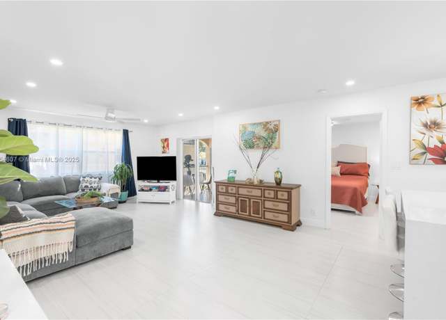 Property at 12223 Royal Palm Blvd Unit 8Q, Coral Springs, FL 33065, 3 beds, 2 baths