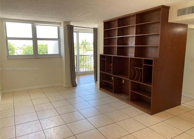 Property at 9411 SW 4th St #404, Miami, FL 33174, 1 bed, 1 bath