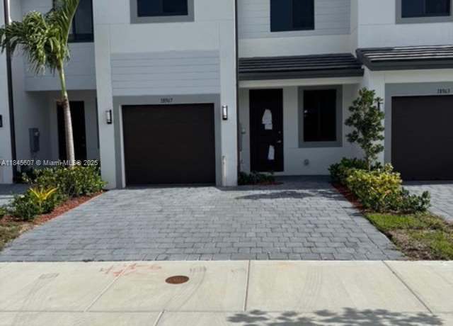 Property at 18967 SW 345th Ter #18967, Homestead, FL 33034, 3 beds, 2.5 baths