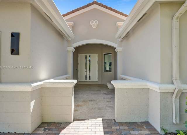 Property at 3234 SW 53rd Ct, Hollywood, FL 33312, 5 beds, 3 baths