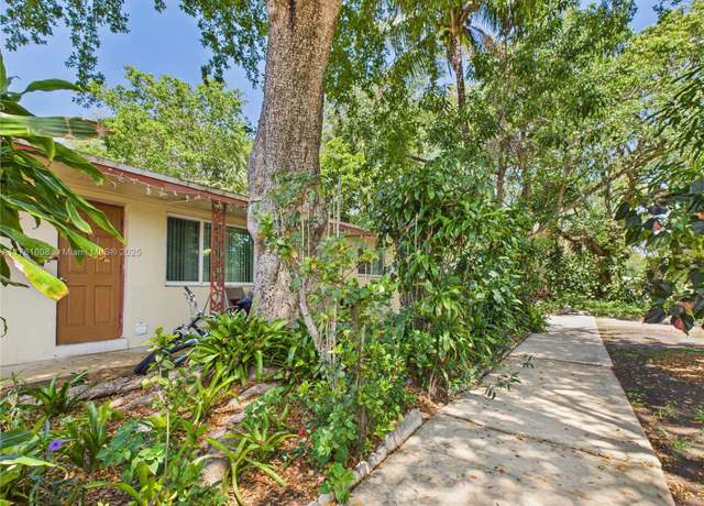 Property at 1901 SW 11th St, Fort Lauderdale, FL 33312, 6 beds, 3 baths