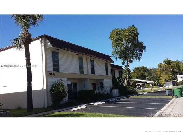Property at 3302 Farragut St Unit 5A, Hollywood, FL 33021, 4 beds, 2.5 baths