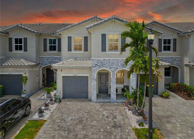 Property at 2647 SE 13th St, Homestead, FL 33035, 3 beds, 2.5 baths