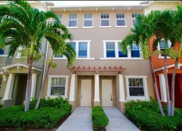Property at 833 Millbrae Ct #5, West Palm Beach, FL 33401, 3 beds, 2.5 baths