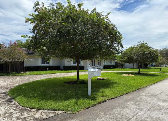 Property at 17071 SW 85th Ave, Palmetto Bay, FL 33157, 4 beds, 2.5 baths