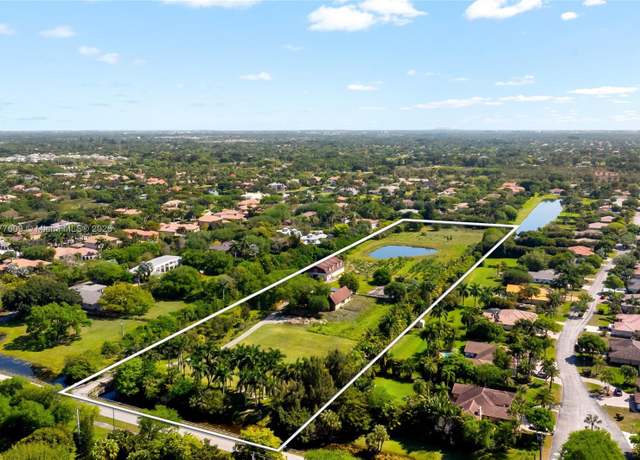 Property at 3450 SW 130th Ave, Davie, FL 33330, 4 beds, 4.5 baths