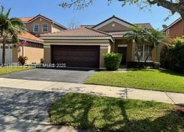 Property at 959 Falling Water Rd, Weston, FL 33326, 3 beds, 2 baths