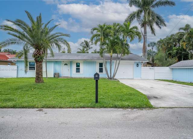 Property at 4541 SW 28th Ter, Dania Beach, FL 33312, 3 beds, 2 baths