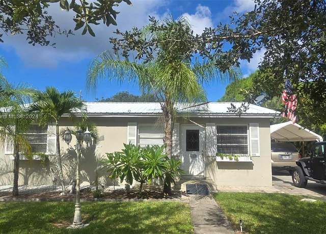 Property at 9558 SW Keen Ave, Okeechobee, FL 34974, 2 beds, 2 baths
