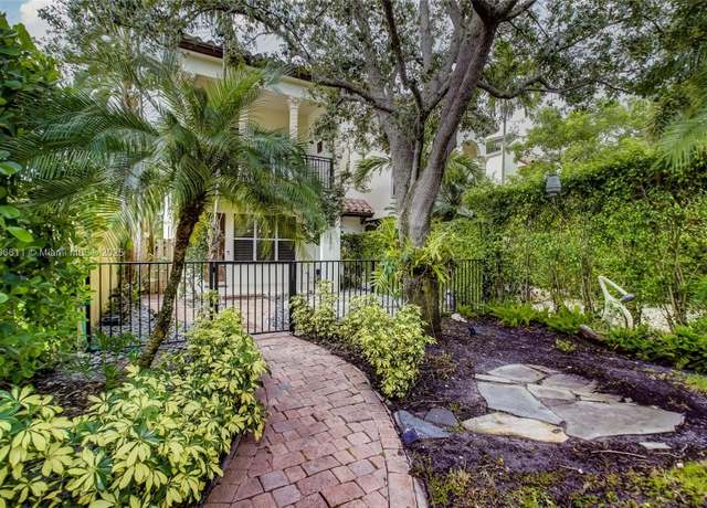 Property at 605 SW 10th St, Fort Lauderdale, FL 33315, 3 beds, 2.5 baths