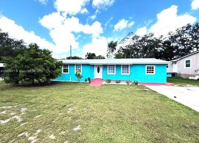 Property at 2003 Roseland Ave, Sebring, FL 33870, 3 beds, 2 baths