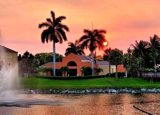 Property at 5200 NW 31st Ave #217, Fort Lauderdale, FL 33309, 2 beds, 2.5 baths