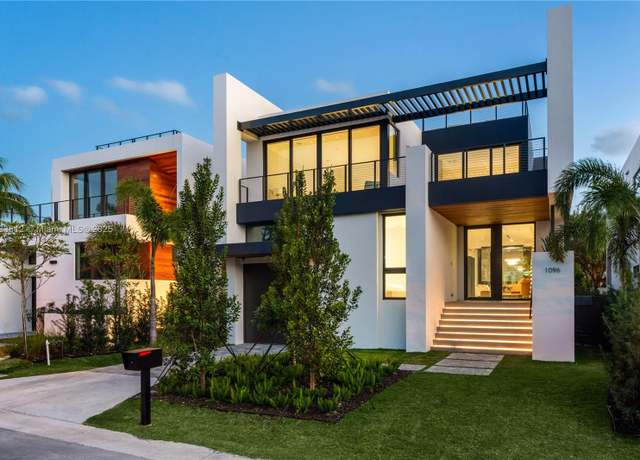 Property at 1096 N Venetian Dr, Miami, FL 33139, 4 beds, 4.5 baths