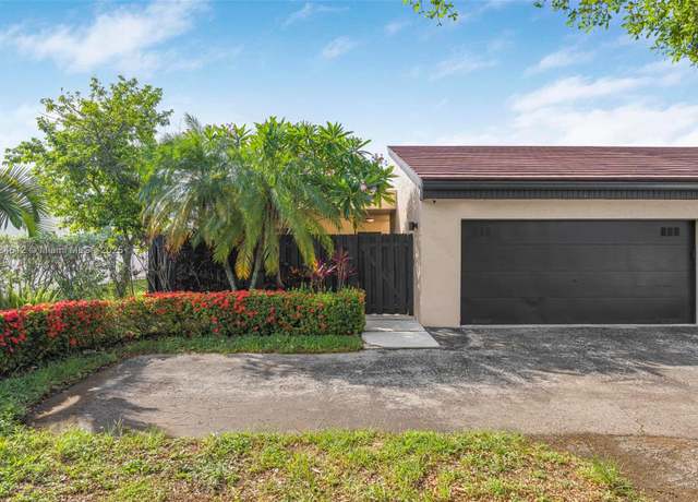 Property at 7441 Bay Hill Dr, Hialeah, FL 33015, 2 beds, 2 baths