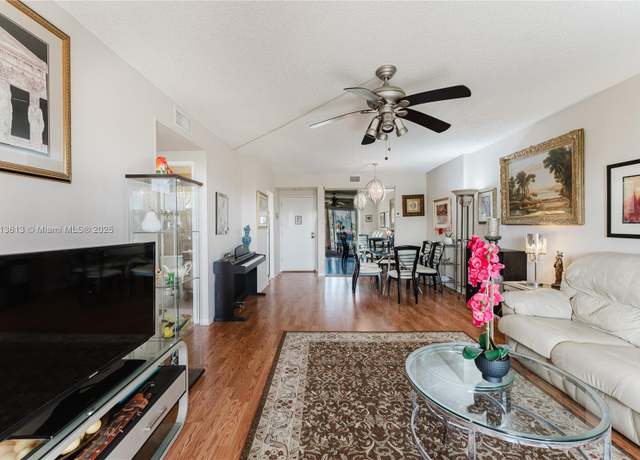 Property at 4330 Hillcrest Dr #505, Hollywood, FL 33021, 1 bed, 1.5 baths