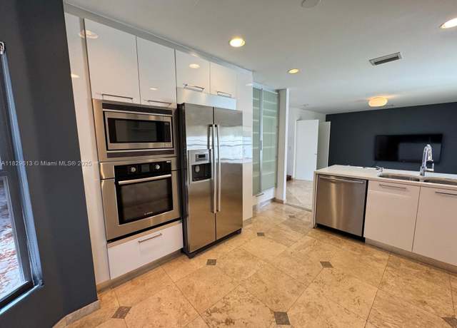 Property at 4917 SW 32nd Way, Hollywood, FL 33312, 3 beds, 2.5 baths