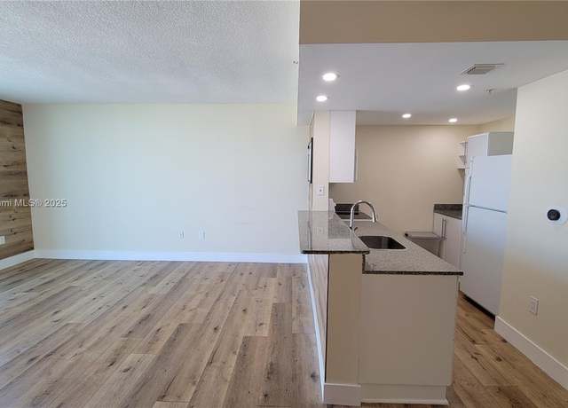 Property at 275 NE 18th St #901, Miami, FL 33132, 1 bed, 1 bath