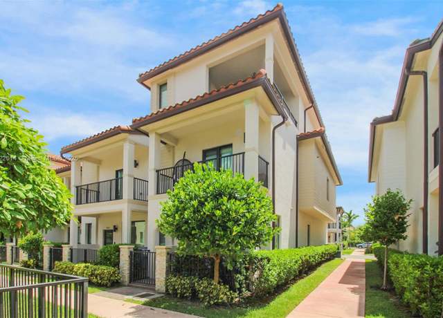 Property at 4809 NW 83rd Pkwy, Doral, FL 33166, 4 beds, 3 baths