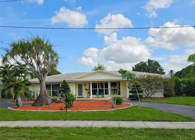Property at 8405 NW 38th St, Coral Springs, FL 33065, 4 beds, 3 baths