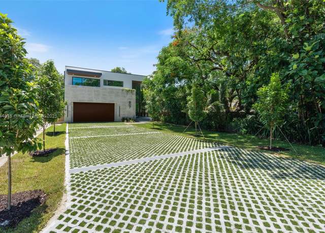 Property at 807 SW 12th Ave, Fort Lauderdale, FL 33312, 4 beds, 4.5 baths