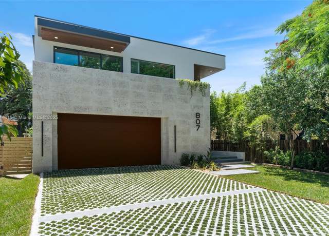 Property at 807 SW 12th Ave, Fort Lauderdale, FL 33312, 4 beds, 4.5 baths