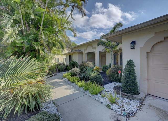 Property at 2530 Riviera Dr, Delray Beach, FL 33445, 2 beds, 2 baths