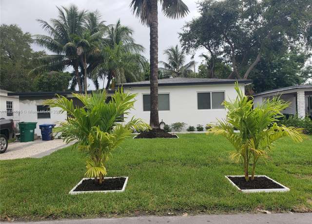 Property at 270 NE 162nd St, Miami, FL 33162, 4 beds, 3 baths