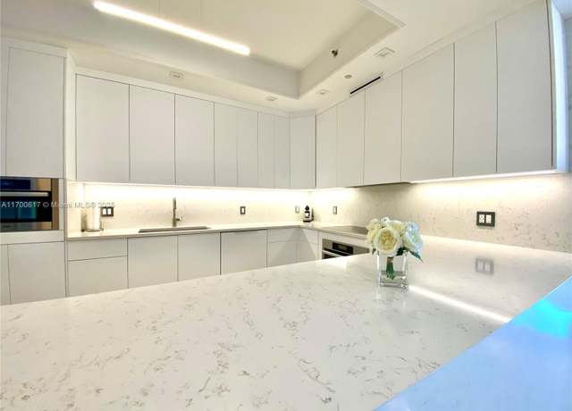 Property at 100 S Pointe Dr #1207, Miami Beach, FL 33139, 2 beds, 2.5 baths