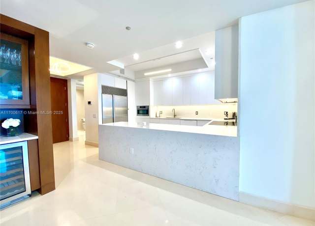 Property at 100 S Pointe Dr #1207, Miami Beach, FL 33139, 2 beds, 2.5 baths