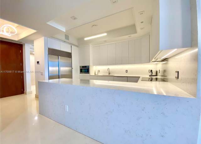 Property at 100 S Pointe Dr #1207, Miami Beach, FL 33139, 2 beds, 2.5 baths