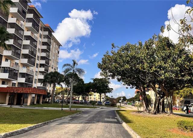 Property at 4174 Inverrary Dr #906, Lauderhill, FL 33319, 1 bed, 1.5 baths