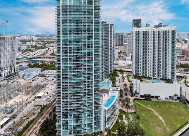 Property at 92 SW 3rd St #1710, Miami, FL 33130, 2 beds, 2.5 baths