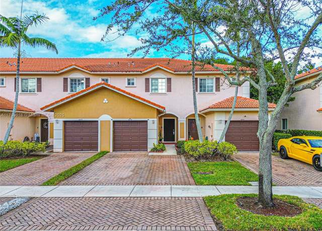 Property at 8873 N Isles Cir #8873, Tamarac, FL 33321, 3 beds, 2.5 baths