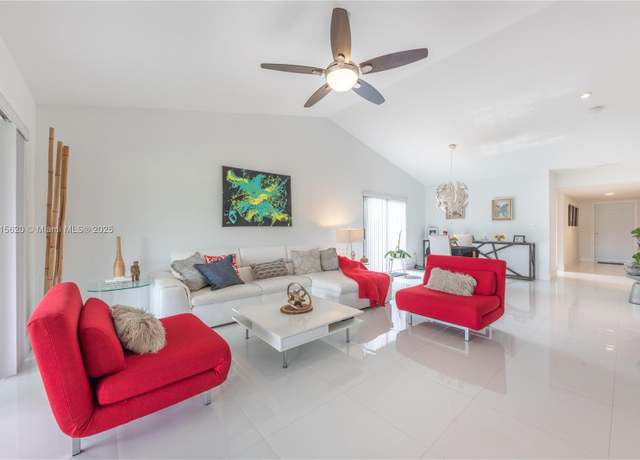 Property at 16189 Laurel Dr #25, Weston, FL 33326, 2 beds, 2 baths