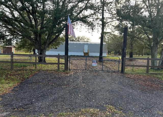 Property at 225 S Isora St, Clewiston, FL 33440, 3 beds, 2 baths