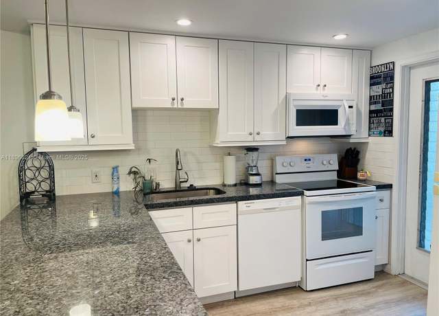 Property at 1000 Hillcrest Ct #111, Hollywood, FL 33021, 2 beds, 2 baths