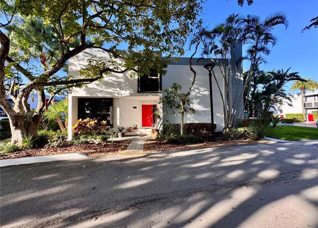 Property at 3007 NE 183rd Ln #7, Aventura, FL 33160, 2 beds, 2.5 baths