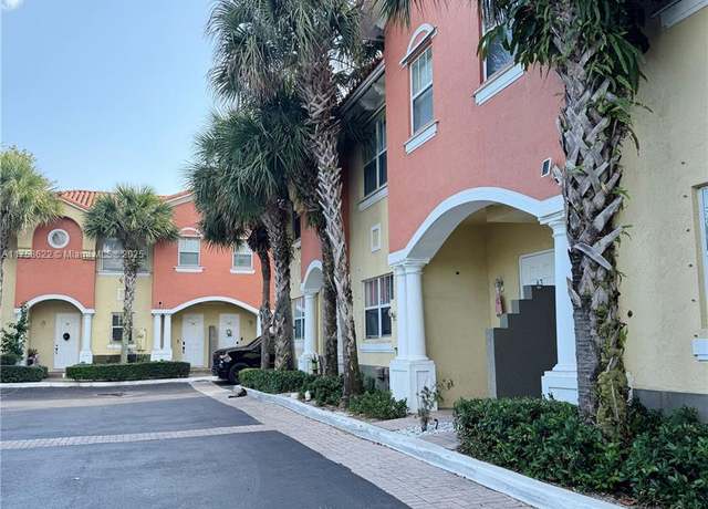 Property at 2620 Pierce St Unit A2, Hollywood, FL 33020, 3 beds, 2.5 baths