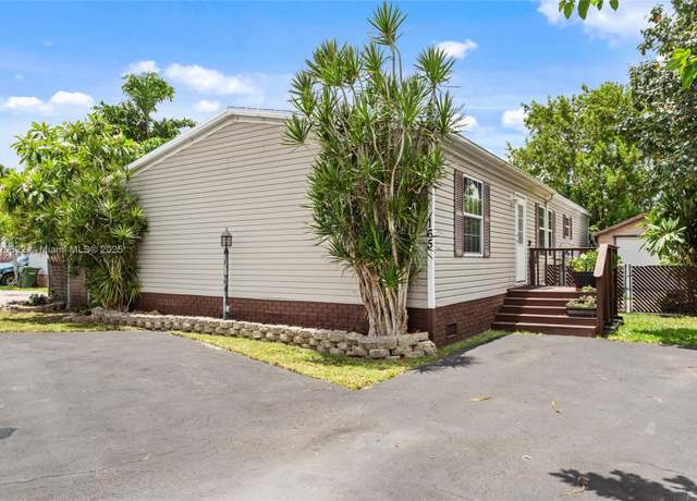 Property at 220 NE 12th Ave, Homestead, FL 33030, 3 beds, 2 baths