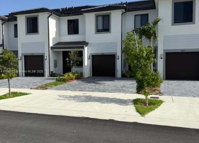 Property at 18963 SW 345th Ter #18963, Homestead, FL 33034, 3 beds, 2.5 baths
