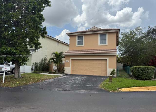 Property at 6955 SW 148th Ln, Davie, FL 33331, 4 beds, 2.5 baths