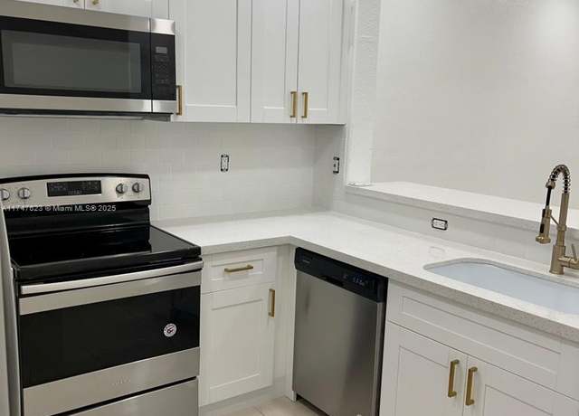 Property at 1651 SE 28th Ct #105, Homestead, FL 33035, 3 beds, 2 baths