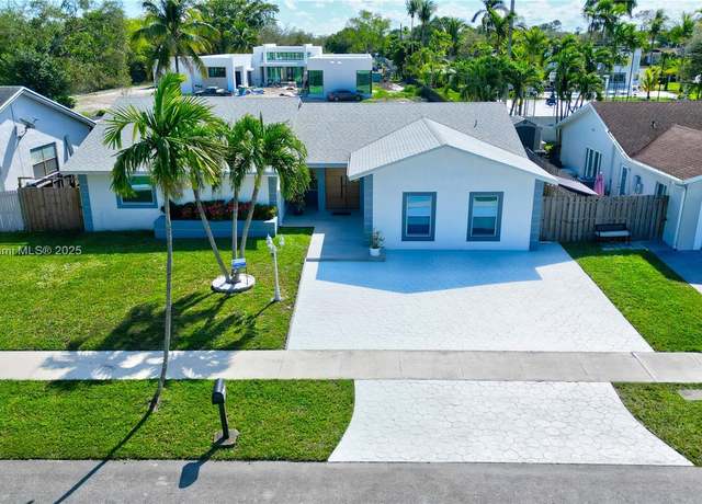 Property at 11580 SW 92nd St, Miami, FL 33176, 4 beds, 2 baths