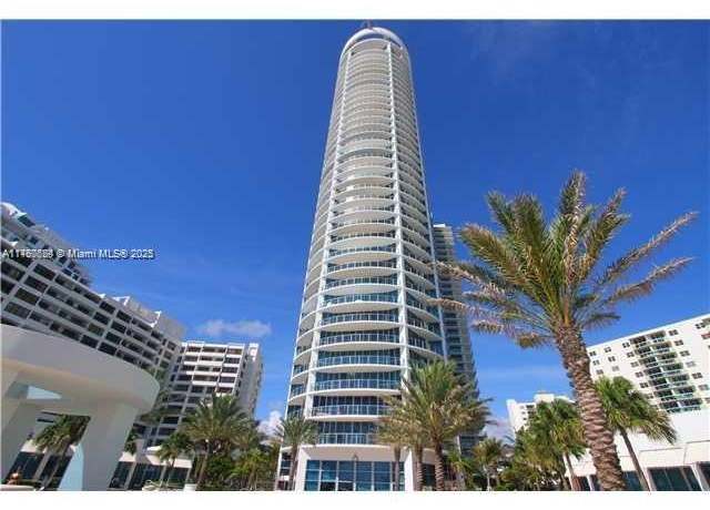 Property at 3101 S Ocean Dr #1404, Hollywood, FL 33019, 2 beds, 2.5 baths